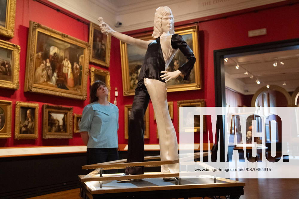 Freddie Mercury Splendid Things Trail Photocall at V&A Museum, London, UK - 22 October, 2026 A staff member views Ensemble worn at Imperial College gig 1973 as worn by Freddie Mercury as part of the V&A s Freddie Mercury Splendid Things free trail which opens on Saturday 24 October 2026 at V&A Museum, London, England, UK on Thursday 22 October, 2026., Credit:Justin Ng Avalon UK, England, London, V&A Museum