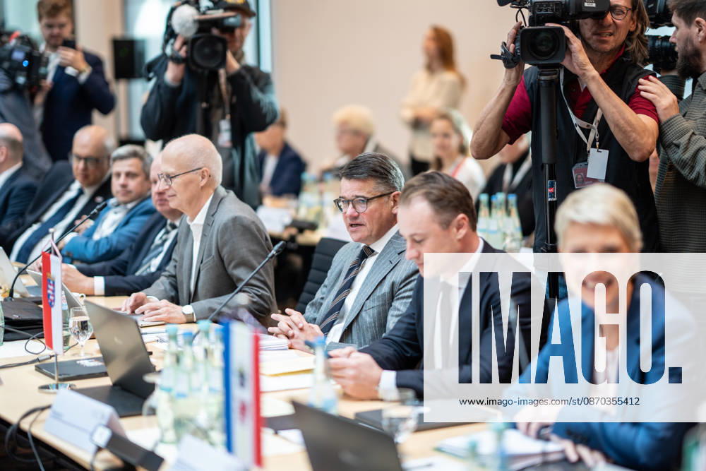 Auftakt Beginn der MPK - Boris Rhein, Ministerpräsident Hessen, mit Peter Tschentscher und Manuela Schwesig;Konferenz der Regierungschefs der Länder Ministerpräsidentenkonferenz MPK in Berlin, Berlin Berlin Deutschland Bundesratsgebäude