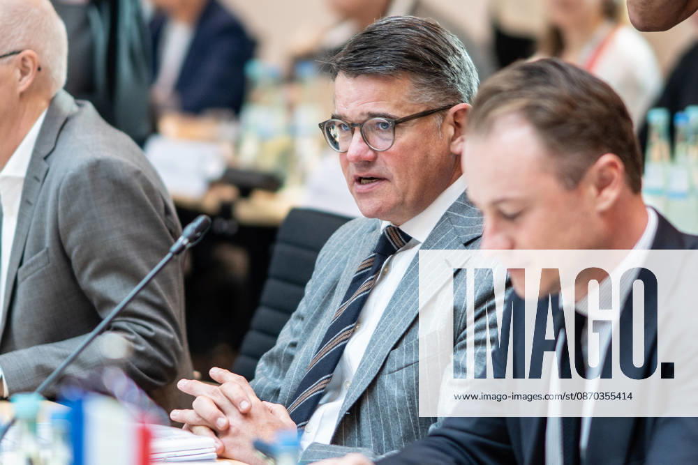 Auftakt Beginn der MPK - Boris Rhein, Ministerpräsident Hessen;Konferenz der Regierungschefs der Länder Ministerpräsidentenkonferenz MPK in Berlin, Berlin Berlin Deutschland Bundesratsgebäude