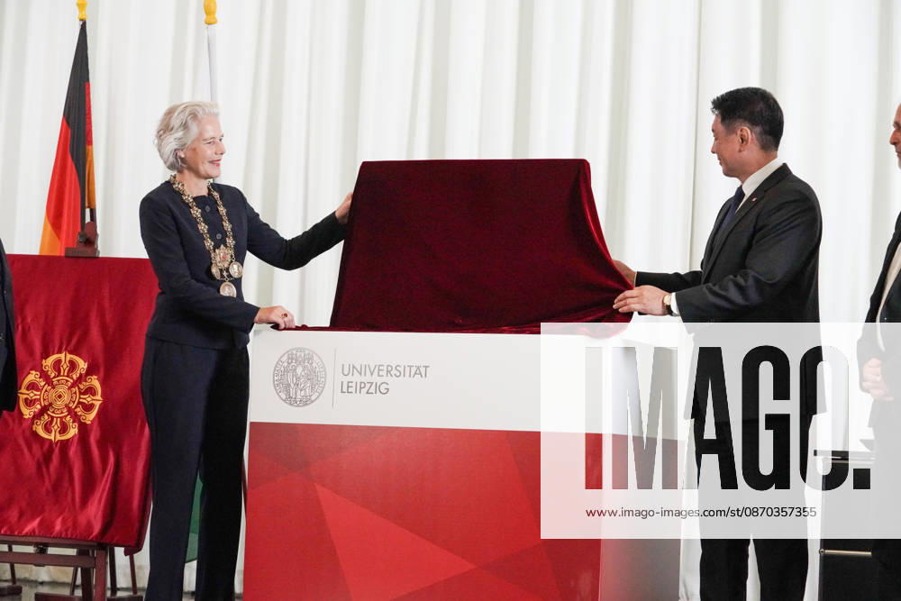 Leipzig - Mongolischer Staatspräsident in Sachsen Staatsbesuch mit Empfang am Alten Rathaus und Besuch der Universität Der mongolische Staatspräsident Ukhnaa Khurelsukh besucht am Donnerstag im Rahmen seines Staatsbesuchs in Deutschland die sächsische Stadt Leipzig. Gegen 10 Uhr wurde das Staatsoberhaupt am Alten Rathaus vom Chef der Sächsischen Staatskanzlei, Dr. Andreas Handschuh, sowie Leipzigs Erstem Bürgermeister Torsten Bonew empfangen. Für die Ankunft war bei entsprechender Witterung eine Kradeskorte vorgesehen. Im Anschluss stehen Eintragungen in das Gästebuch des Freistaates Sachsen und das Goldene Buch der Stadt Leipzig sowie der Austausch von Kooperationsverträgen zwischen sächsischen und mongolischen Hochschulen au