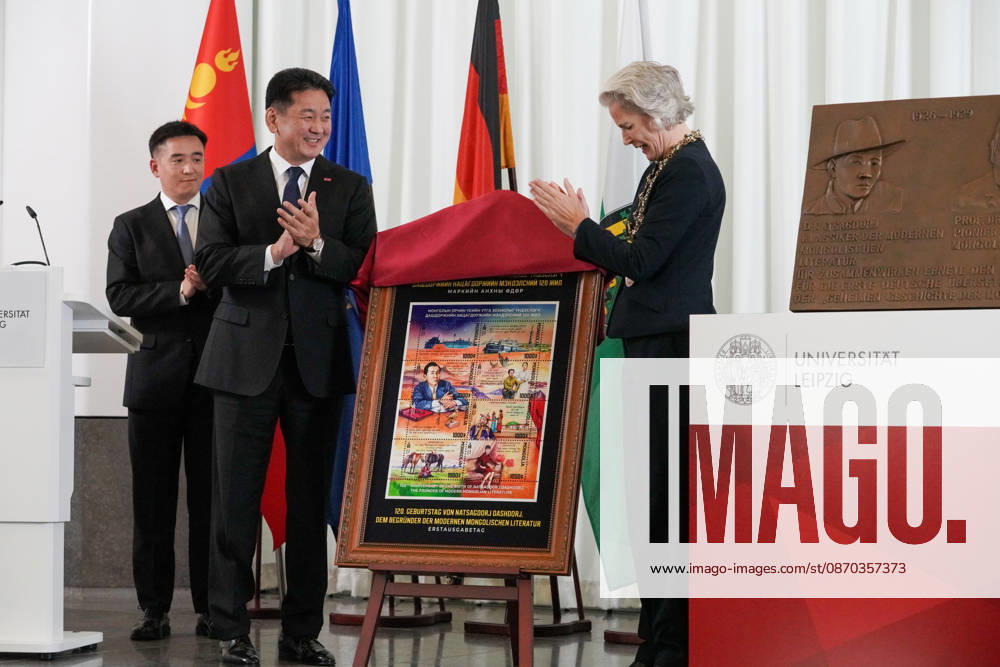 Leipzig - Mongolischer Staatspräsident in Sachsen Staatsbesuch mit Empfang am Alten Rathaus und Besuch der Universität Der mongolische Staatspräsident Ukhnaa Khurelsukh besucht am Donnerstag im Rahmen seines Staatsbesuchs in Deutschland die sächsische Stadt Leipzig. Gegen 10 Uhr wurde das Staatsoberhaupt am Alten Rathaus vom Chef der Sächsischen Staatskanzlei, Dr. Andreas Handschuh, sowie Leipzigs Erstem Bürgermeister Torsten Bonew empfangen. Für die Ankunft war bei entsprechender Witterung eine Kradeskorte vorgesehen. Im Anschluss stehen Eintragungen in das Gästebuch des Freistaates Sachsen und das Goldene Buch der Stadt Leipzig sowie der Austausch von Kooperationsverträgen zwischen sächsischen und mongolischen Hochschulen au