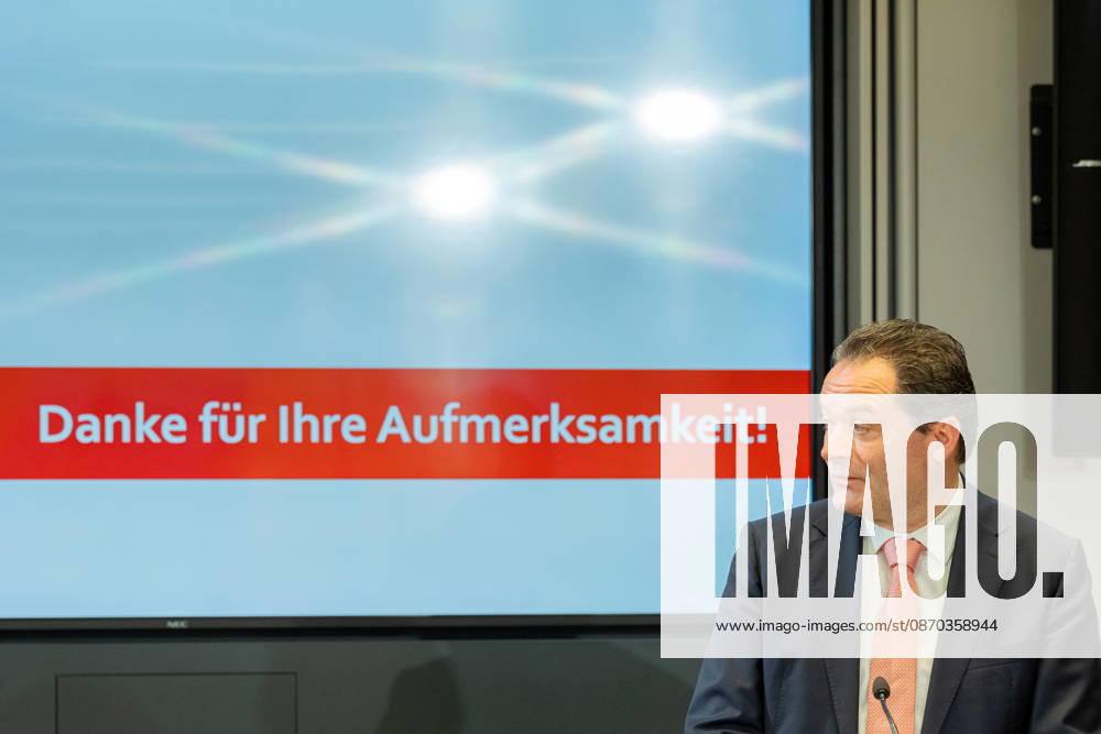 2026-10-22-Präsentation im BMLUK Bundesminister für Land- und Forstwirtschaft, Klima- und Umweltschutz, Regionen und Wasserwirtschaft Norbert Totschnig (ÖVP) am 22. Oktober 2026 bei der Präsentation einer Studie zu Lebensqualität in Gemeinden und Perspektiven für lebendige Regionen im Bundesministerium für Land- und Forstwirtschaft, Klima- und Umweltschutz, Regionen und Wasserwirtschaft in Wien, Wien, Österreich .