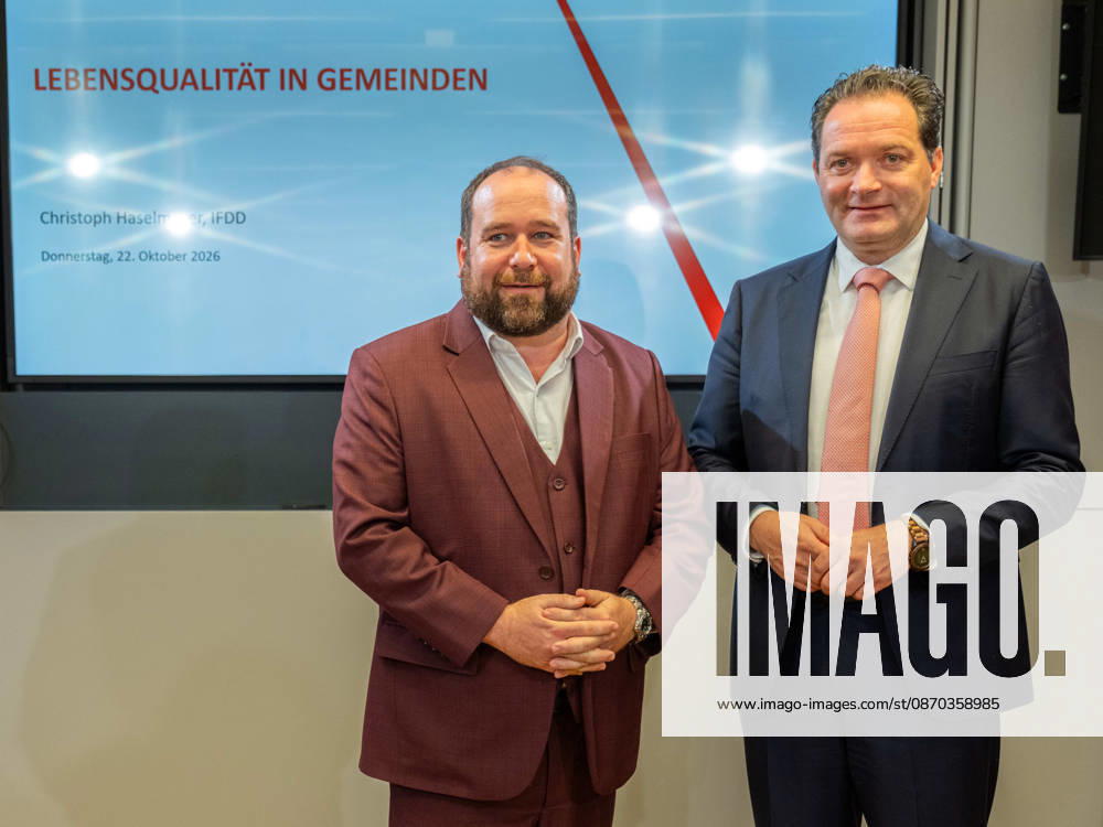 2026-10-22-Präsentation im BMLUK Geschäftsführer Haselmayer (IFDD) und Bundesminister für Land- und Forstwirtschaft, Klima- und Umweltschutz, Regionen und Wasserwirtschaft Norbert Totschnig (ÖVP) am 22. Oktober 2026 bei der Präsentation einer Studie zu Lebensqualität in Gemeinden und Perspektiven für lebendige Regionen im Bundesministerium für Land- und Forstwirtschaft, Klima- und Umweltschutz, Regionen und Wasserwirtschaft in Wien, Wien, Österreich .
