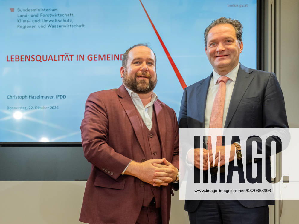 2026-10-22-Präsentation im BMLUK Geschäftsführer Haselmayer (IFDD) und Bundesminister für Land- und Forstwirtschaft, Klima- und Umweltschutz, Regionen und Wasserwirtschaft Norbert Totschnig (ÖVP) am 22. Oktober 2026 bei der Präsentation einer Studie zu Lebensqualität in Gemeinden und Perspektiven für lebendige Regionen im Bundesministerium für Land- und Forstwirtschaft, Klima- und Umweltschutz, Regionen und Wasserwirtschaft in Wien, Wien, Österreich .