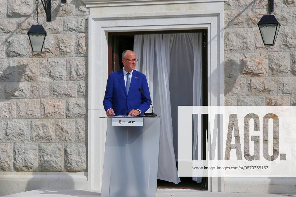 Sveti Stefan, Montenegro, 22.10.2026: Auslandsreise des Kanzlers zum Berlin Prozess -Gipfel: Pressekonferenz mit Bundeskanzler Friedrich Merz (CDU)