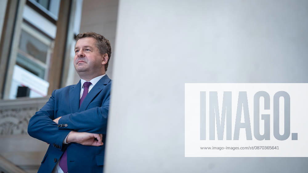 Ankunft im Bundesratsgebäude - Sven Schulze, geschäftsführender Ministerpräsident Sachsen-Anhalt;Konferenz der Regierungschefs der Länder Ministerpräsidentenkonferenz MPK in Berlin, Berlin Berlin Deutschland Bundesratsgebäude