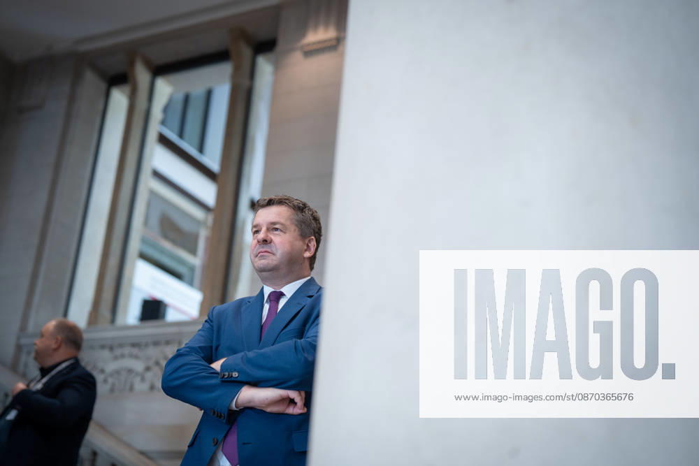 Ankunft im Bundesratsgebäude - Sven Schulze, geschäftsführender Ministerpräsident Sachsen-Anhalt;Konferenz der Regierungschefs der Länder Ministerpräsidentenkonferenz MPK in Berlin, Berlin Berlin Deutschland Bundesratsgebäude