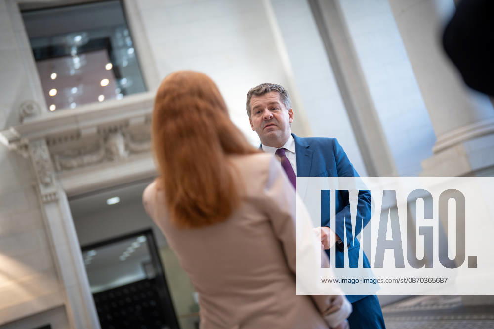 Ankunft im Bundesratsgebäude - Sven Schulze, geschäftsführender Ministerpräsident Sachsen-Anhalt;Konferenz der Regierungschefs der Länder Ministerpräsidentenkonferenz MPK in Berlin, Berlin Berlin Deutschland Bundesratsgebäude