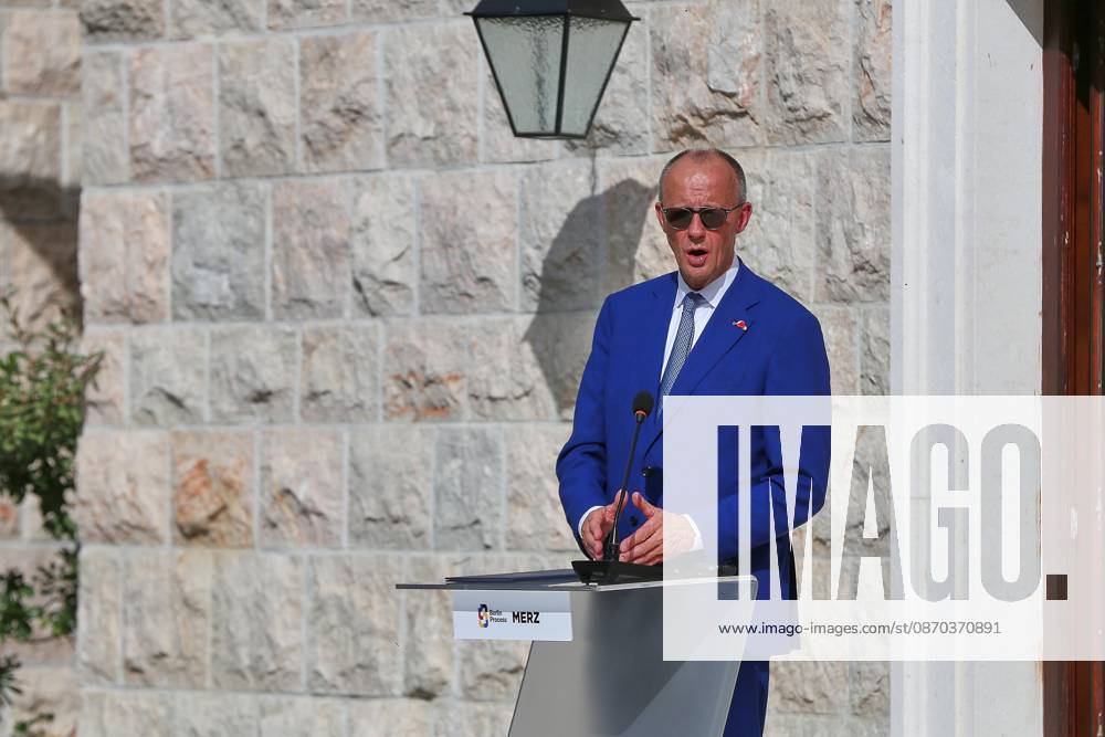 Sveti Stefan, Montenegro, 22.10.2026: Auslandsreise des Kanzlers zum Berlin Prozess -Gipfel: Pressekonferenz mit Bundeskanzler Friedrich Merz (CDU)