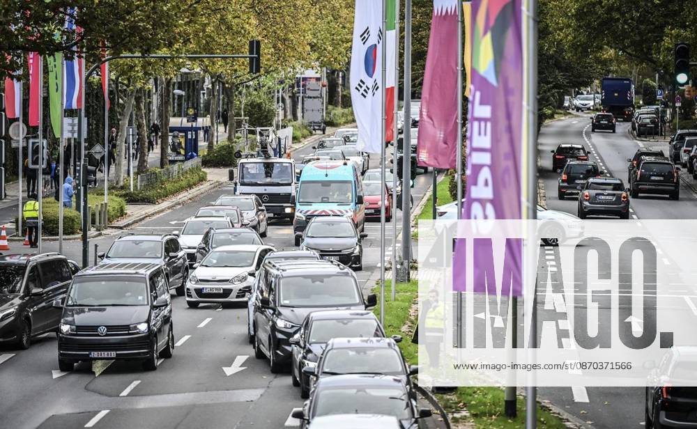 Autoschlange auf der Norbertstraße am Donnerstag, dem 10 22 2026. Erster Tag der Spielemesse Essen. Die SPIEL Essen findet vom 22. bis 25. Oktober 2026 auf dem Gelände der Messe Essen statt Deutschland NRW Essen