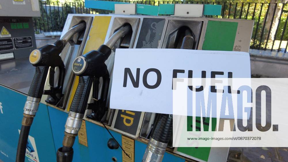 IPA90032215 - Italy, Milan: Gas Stations Out of Gasoline and Diesel Rising Fuel Prices and Truckers Strike Inflation and High Gas Prices