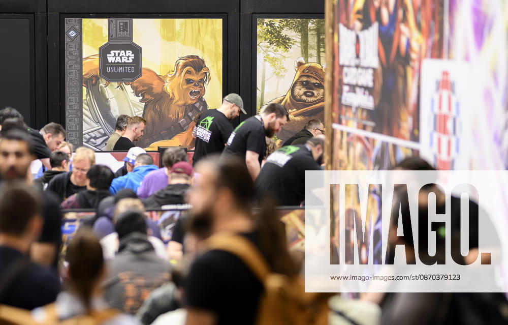 Besucher bei Star Warsâ ¢: Unlimited, Chewbacca, am 22.10.2026 Messe SPIEL Essen vom 22.10 - 25.10.2026 in E s s e n Deutschland. Grugahalle