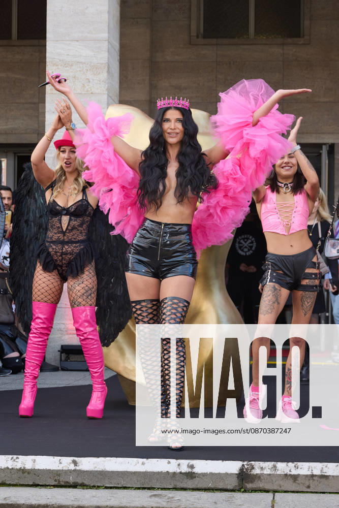 Tamy Tation. Micaela Schaefer und Jenny Stella. Eroeffnung der 29. Erotikmesse VENUS auf der Messe Berlin am 22.10.2026. 29.VENUS