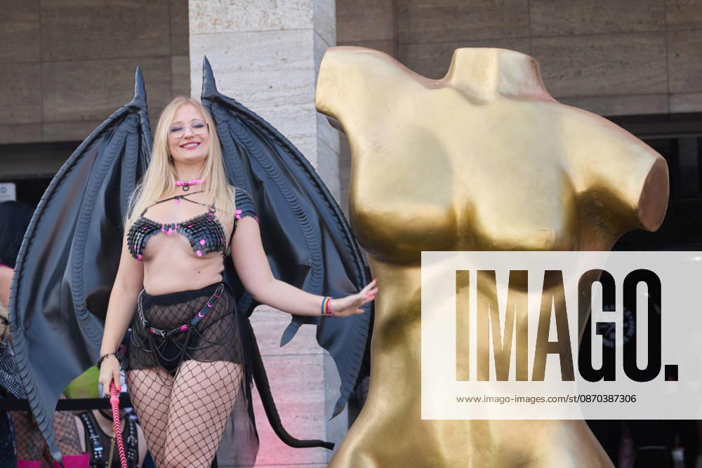 Mika Nox. Eroeffnung der 29. Erotikmesse VENUS auf der Messe Berlin am 22.10.2026. 29.VENUS