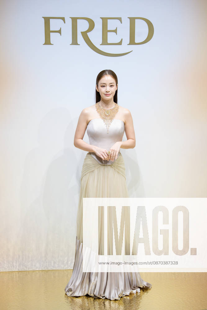 Monsieur FRED Golden Light photocall SEOUL, SOUTH KOREA, OCTOBER 22: South Korean actress Kim Tae-hee poses during a photocall for FRED s Monsieur FRED Golden Light high jewelry collection celebrating the brand s 90th anniversary at Seoul Auction Gangnam Center in Seoul, South Korea on October 22, 2026. Seoul Seoul Auction Gangnam Center South Korea 8294_288054