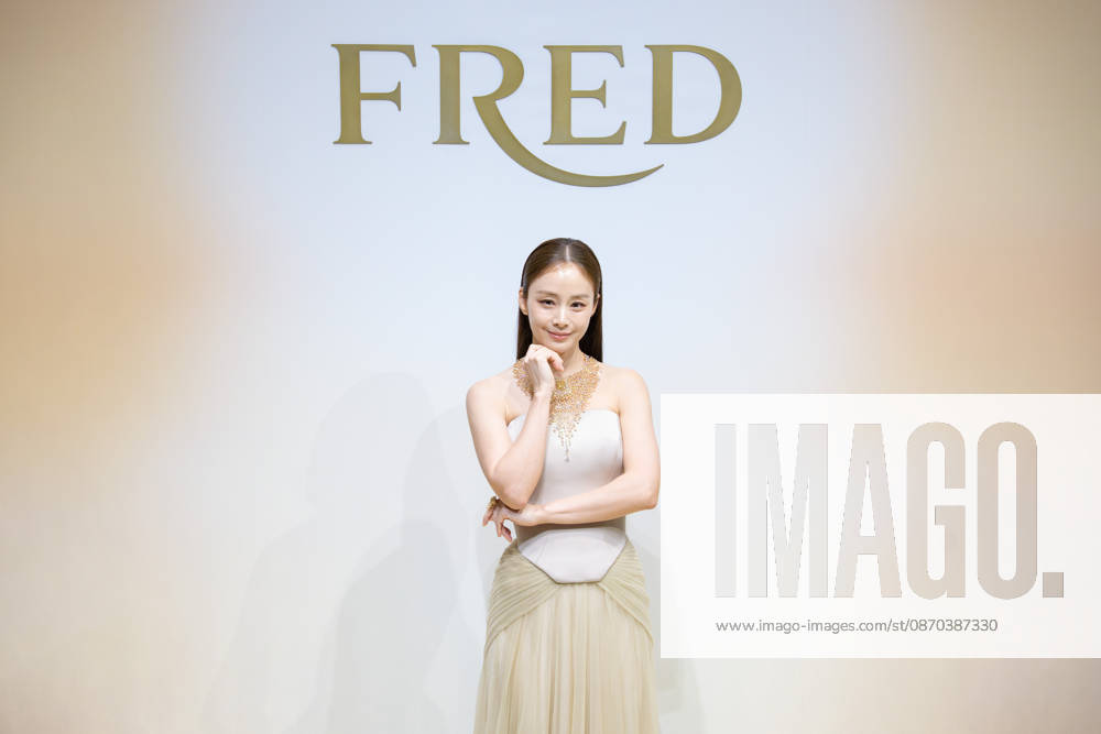 Monsieur FRED Golden Light photocall SEOUL, SOUTH KOREA, OCTOBER 22: South Korean actress Kim Tae-hee poses during a photocall for FRED s Monsieur FRED Golden Light high jewelry collection celebrating the brand s 90th anniversary at Seoul Auction Gangnam Center in Seoul, South Korea on October 22, 2026. Seoul Seoul Auction Gangnam Center South Korea 8294_288058
