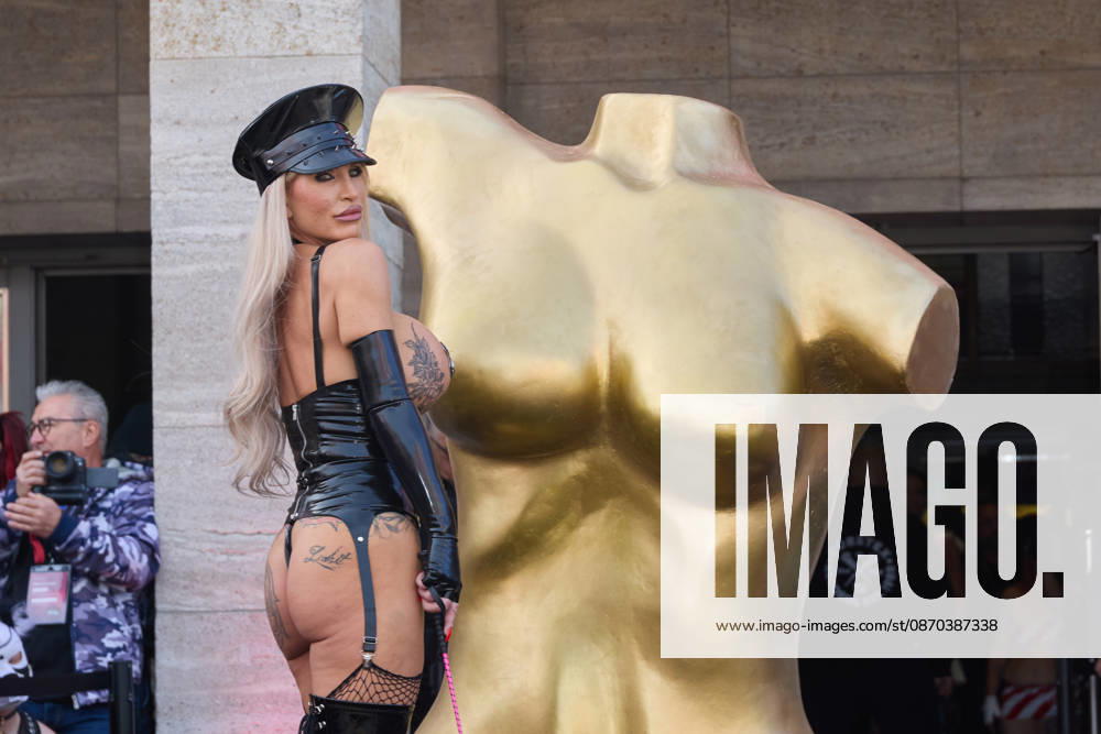 Calea Toxic. Eroeffnung der 29. Erotikmesse VENUS auf der Messe Berlin am 22.10.2026. 29.VENUS