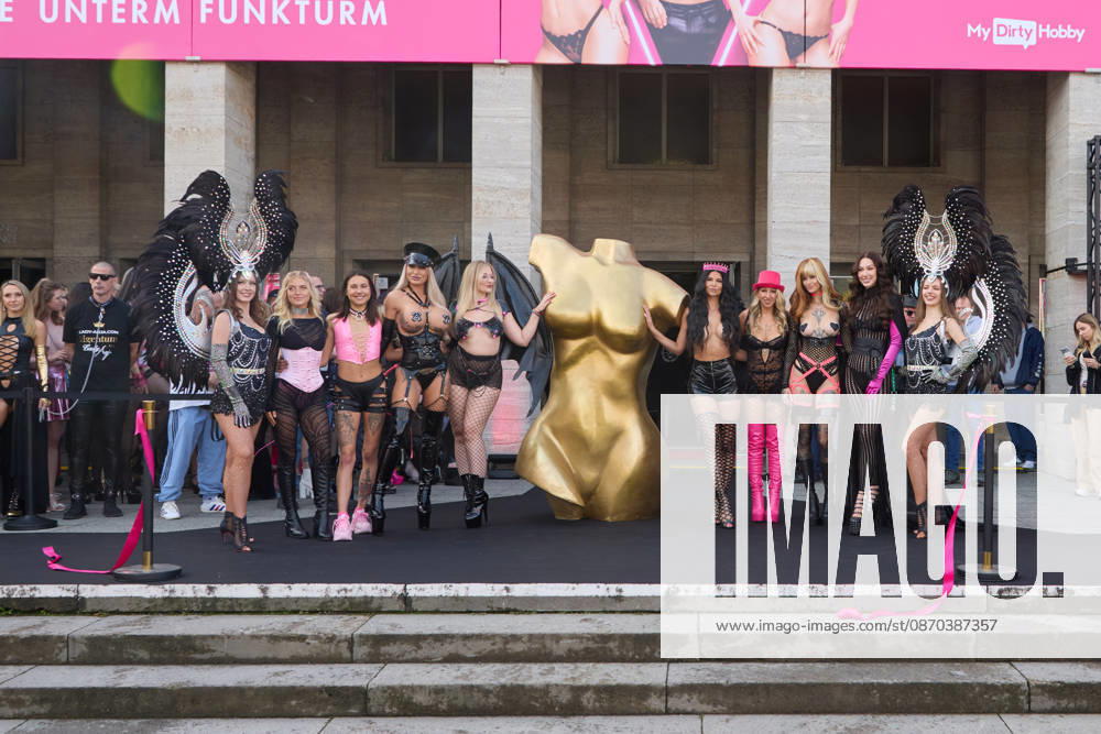 Lia Engel, Calea Toxic, Mika Nox, Tamy Tation. Micaela Schaefer, Jenny Stella, DallyDinosaur und Shaiden Rogue. Eroeffnung der 29. Erotikmesse VENUS auf der Messe Berlin am 22.10.2026. 29.VENUS