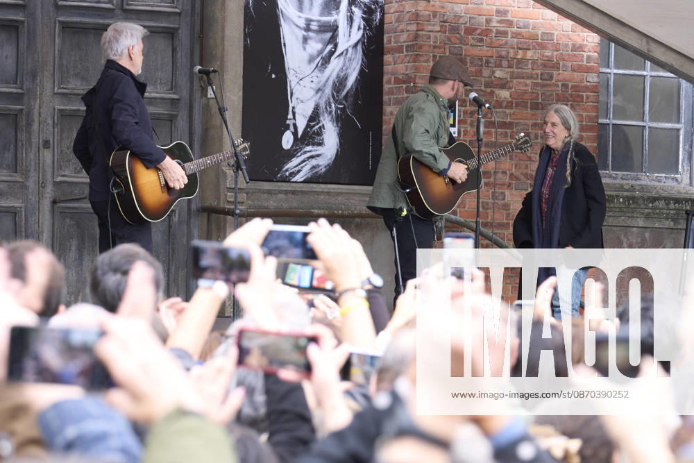 Patti Smith attended a tribute in her honour where more than 3,000 people sang along to People Have the Power at Fabrica de Armas de La Vega on October 22, 2026 in Oviedo, Spain Oviedo Spain - ZUMAg15_ 20261022_zaf_g15_036