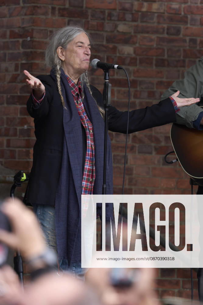 Patti Smith attended a tribute in her honour where more than 3,000 people sang along to People Have the Power at Fabrica de Armas de La Vega on October 22, 2026 in Oviedo, Spain Oviedo Spain - ZUMAg15_ 20261022_zaf_g15_043