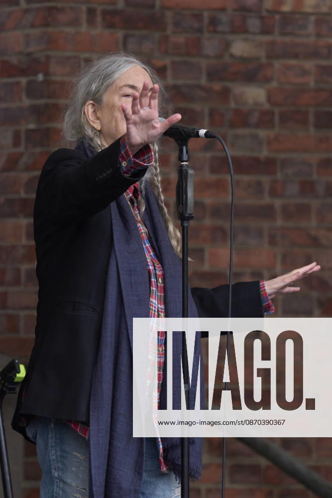 Patti Smith attended a tribute in her honour where more than 3,000 people sang along to People Have the Power at Fabrica de Armas de La Vega on October 22, 2026 in Oviedo, Spain Oviedo Spain - ZUMAg15_ 20261022_zaf_g15_054