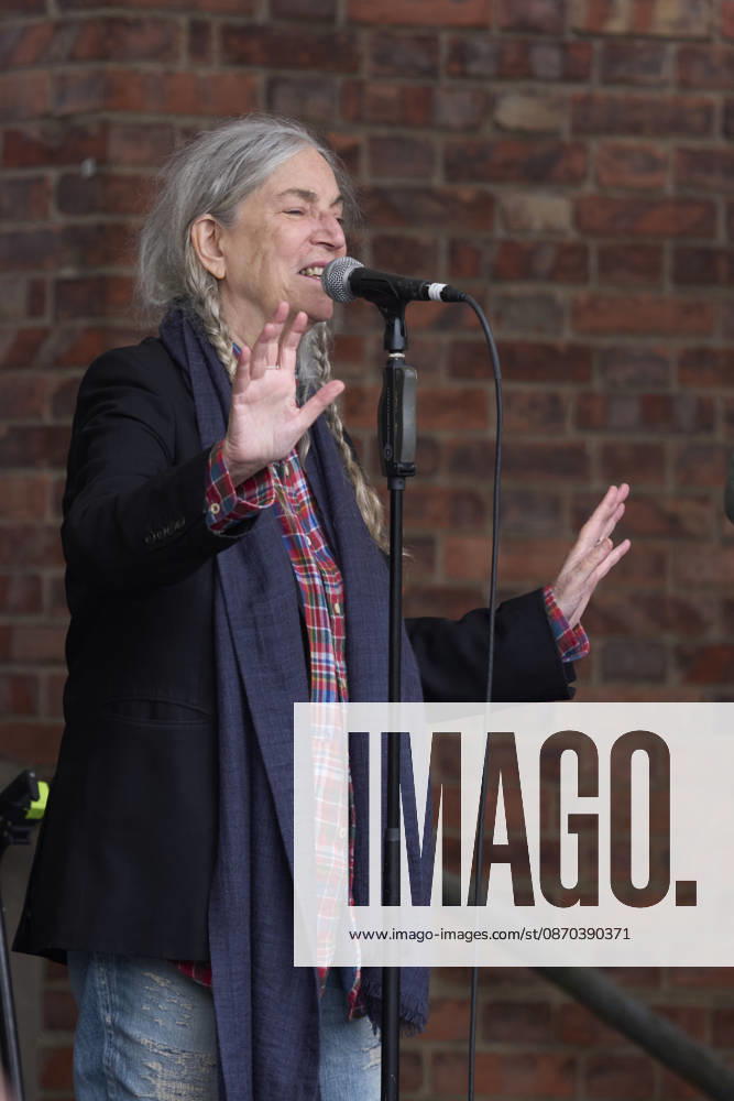 Patti Smith attended a tribute in her honour where more than 3,000 people sang along to People Have the Power at Fabrica de Armas de La Vega on October 22, 2026 in Oviedo, Spain Oviedo Spain - ZUMAg15_ 20261022_zaf_g15_055
