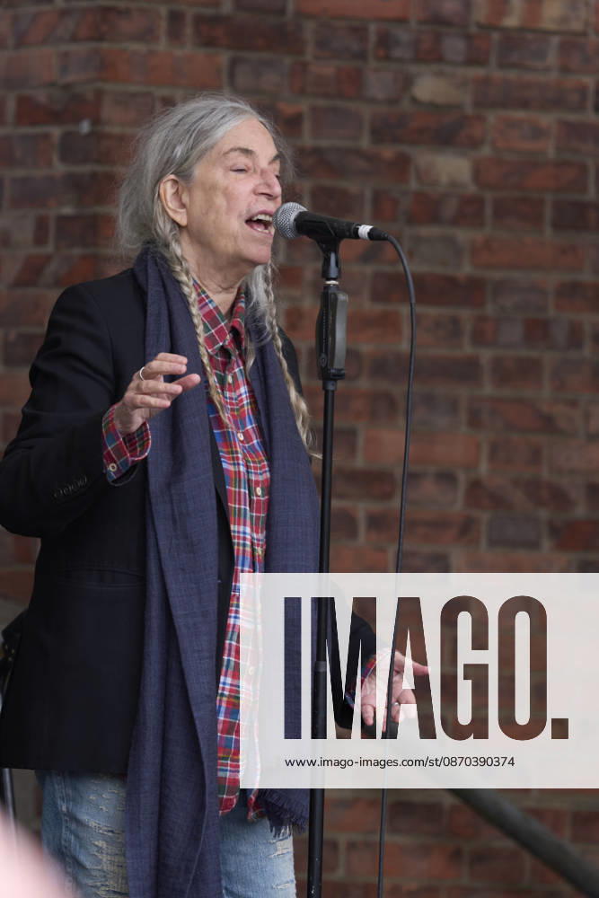 Patti Smith attended a tribute in her honour where more than 3,000 people sang along to People Have the Power at Fabrica de Armas de La Vega on October 22, 2026 in Oviedo, Spain Oviedo Spain - ZUMAg15_ 20261022_zaf_g15_056