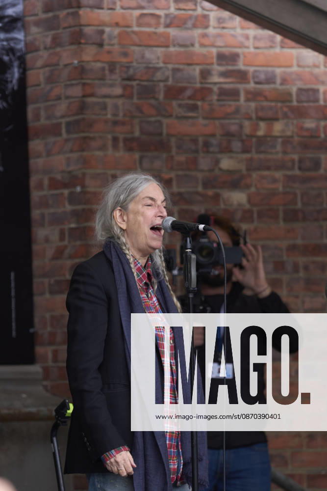 Patti Smith attended a tribute in her honour where more than 3,000 people sang along to People Have the Power at Fabrica de Armas de La Vega on October 22, 2026 in Oviedo, Spain Oviedo Spain - ZUMAg15_ 20261022_zaf_g15_062