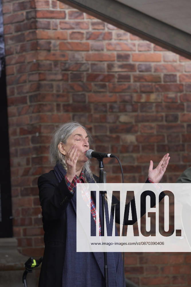 Patti Smith attended a tribute in her honour where more than 3,000 people sang along to People Have the Power at Fabrica de Armas de La Vega on October 22, 2026 in Oviedo, Spain Oviedo Spain - ZUMAg15_ 20261022_zaf_g15_066