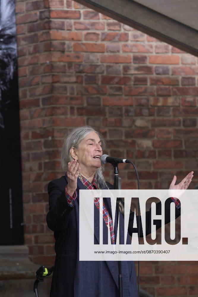 Patti Smith attended a tribute in her honour where more than 3,000 people sang along to People Have the Power at Fabrica de Armas de La Vega on October 22, 2026 in Oviedo, Spain Oviedo Spain - ZUMAg15_ 20261022_zaf_g15_067