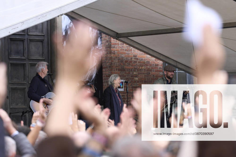 Patti Smith attended a tribute in her honour where more than 3,000 people sang along to People Have the Power at Fabrica de Armas de La Vega on October 22, 2026 in Oviedo, Spain Oviedo Spain - ZUMAg15_ 20261022_zaf_g15_075