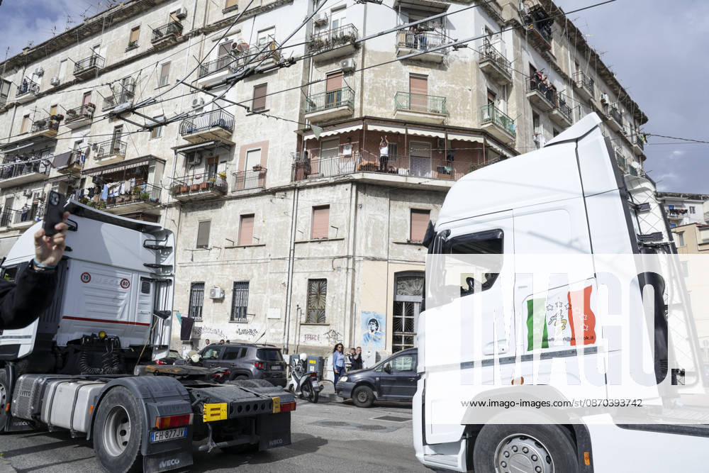 IPA90037607 - HGV drivers are participating in a slow-moving truck convoy through Naples as protests against rising fuel prices and operating costs continue. The vehicles, which had been stationed for days on Via Argine, moved toward the port before returning to their original position, causing major traffic disruptions. The blockade has also prevented fuel tankers from leaving the depot, contributing to shortages of gasoline and diesel at gas stations. Protesters explained their demands to passersby and expressed disappointment with the government’s recently introduced aid decree.