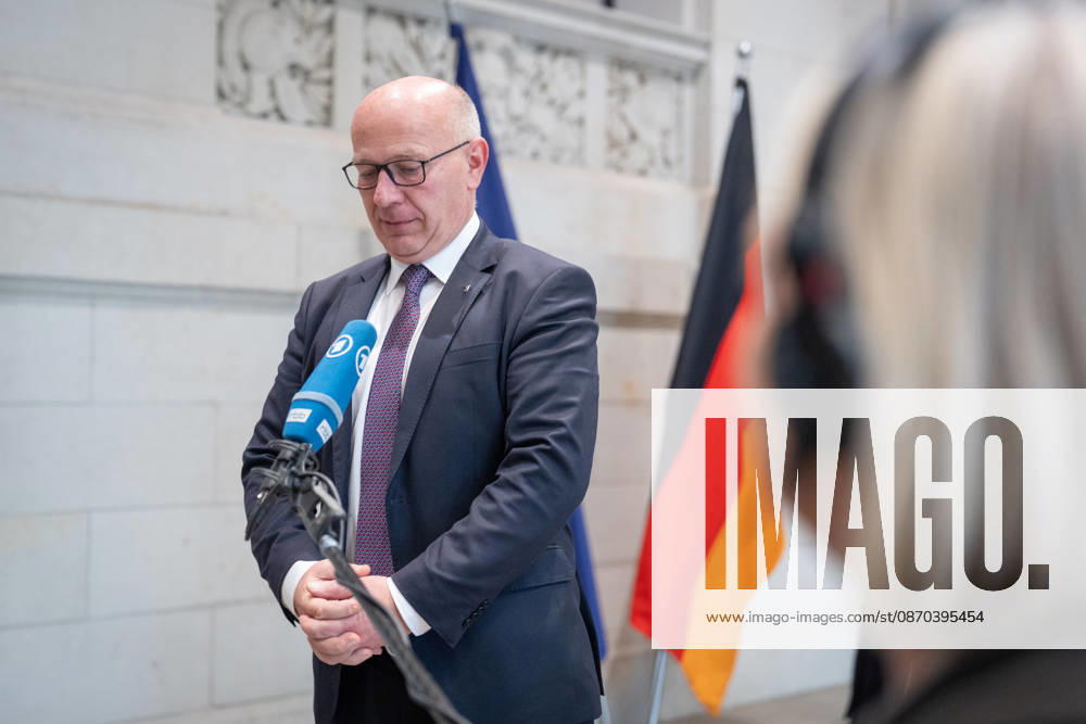 Ankunft im Bundesratsgebäude - Kai Wegner, amtierender Regierender Bürgermeister Berlin, gibt ein Pressestatement nach Abschluss der MPK im Empfangsbereich des Bundesratsgebäudes ab - TV-Interview mit ARD rbb Radio Berlin Brandenburg;Konferenz der Regierungschefs der Länder Ministerpräsidentenkonferenz MPK in Berlin, Berlin Berlin Deutschland Bundesratsgebäude