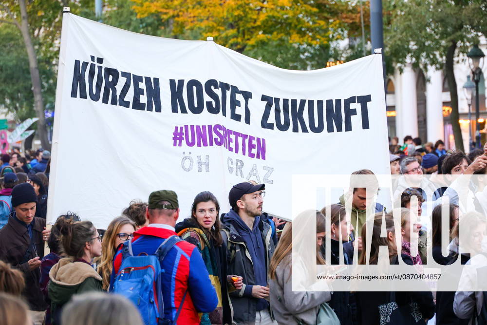 AUSTRIA, VIENNA - OCTOBER 22, 2026: Young people stage a protest against the underfunding of public universities in Austria Vienna Austria - ZUMAt113 20261022_zaa_t113_656