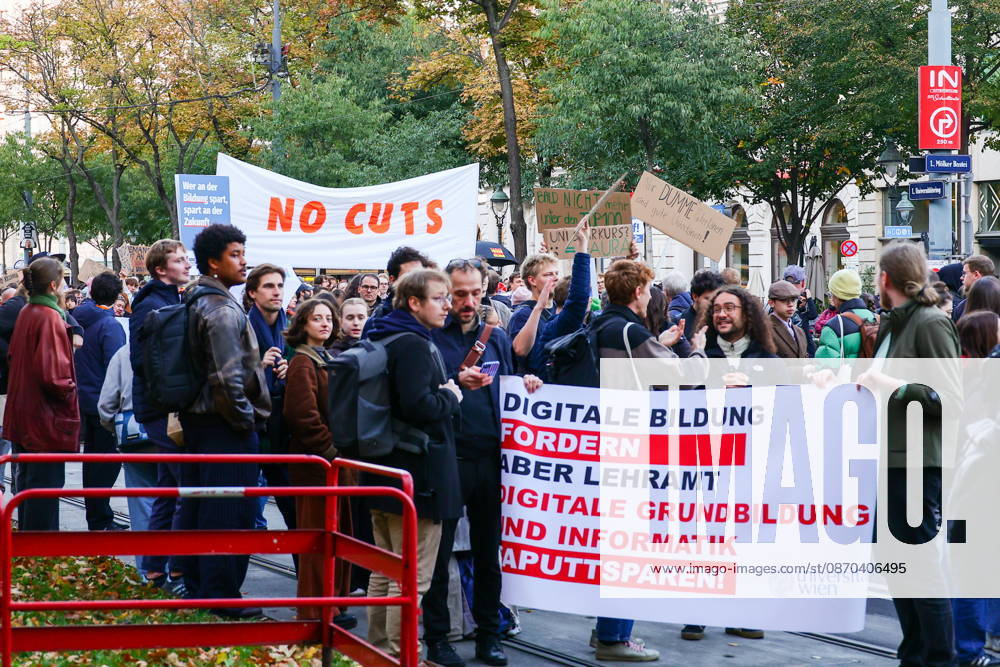 AUSTRIA, VIENNA - OCTOBER 22, 2026: People take to the streets of Vienna to protest against the underfunding of public universities Vienna Austria - ZUMAt113 20261022_zaa_t113_669