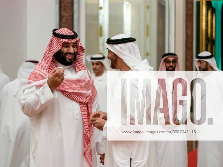 (181126) -- ABU DHABI, Nov. 26, 2018 -- Abu Dhabi Crown Prince Sheikh Mohammed bin Zayed Al Nahyan (R) talks with Saudi Crown Prince Mohammed bin Salman bin Abdulaziz in Abu Dhabi, the United Arab Emirates (UAE), Nov. 25, 2018. Mohammed bin Salman bin Abdulaziz on Sunday ended three-day visit to the UAE. ) (yy) UAE-ABU DHABI-SAUDI CROWN PRINCE-VISIT-UNIQUE RELATIONS-AFFIRMATION EmiratesxNewsxAgency