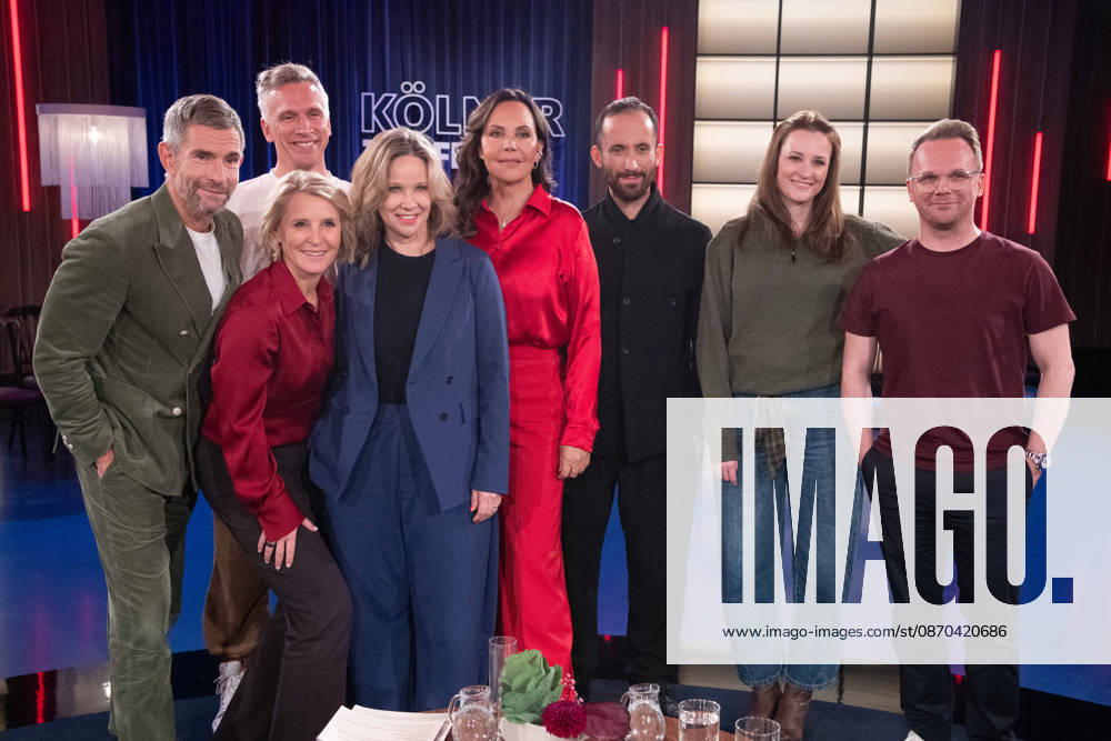 Von links: Micky BEISENHERZ, Moderator, Susan LINK, Moderatorin, Bastian Basti CAMPMANN, Saenger der Band Casalla, Ann-Kathrin KRAMER, Schauspielerin, Natascha OCHSENKNECHT, ehem. Model, Igor LEVIT, Pianist, Musiker, Jennifer SPRINGER, Influencerin, Ralf SCHMITZ, Comedian, Schauspieler, zu Gast in der Sendung ,,Koelner Treff,, im WDR Fernsehen
