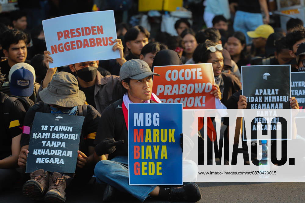 Demonstrators hold up posters during a protest in front of the Gedung Negara Grahadi in Surabaya, East Java, Indonesia, on October 22, 2026. The students demand accountability from the central and regional governments, alleging that both have failed to fulfill their political promises. Their demands include upholding civil supremacy, ending military involvement in the civil sphere, canceling the Free Nutritious Meal (MBG) program and the Red and White Village Cooperatives, and restoring the 20 percent education budget allocation as mandated by the constitution. They also request that forest and land fires (karhutla) be designated a national disaster. The protesters call for Prabowo Subianto - ZUMAp290 20261022_zip_p290_001