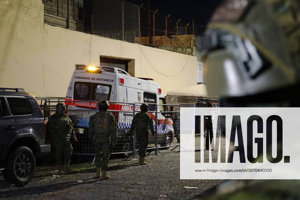 Quito, Thursday, October 22, 2026: Incidents at the Inca Prison in the city of Quito, an alleged riot leaves several dead and injured. Family members await news of the inmates. Photos: API, Rolando Enriquez, Quito, Pichincha, Ecuador, 20261022 250944 6adab9d561d8a img 20261022 203558
