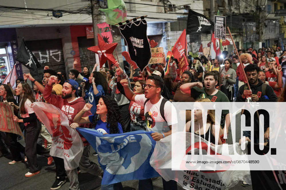 PUC-SP for Democracy held ahead of presidential runoff in Sao Paulo SAO PAULO, BRAZIL - OCTOBER 22: Students, professors, and labor union members gather in SAo Paulo, Brazil, on Thursday, October 22, 2026, to stage the PUC-SP for Democracy mobilization ahead of the high-stakes presidential runoff election. Participants marched through the city to voice support for democratic institutions, the constitution, and the rule of law, with backing from major student organizations such as the National Union of Students (UNE) amid the final stretch of the electoral campaign. Nicolas Hernandez Anadolu Sao Paulo Brazil. Editorial use only. Please get in touch for any other usage.