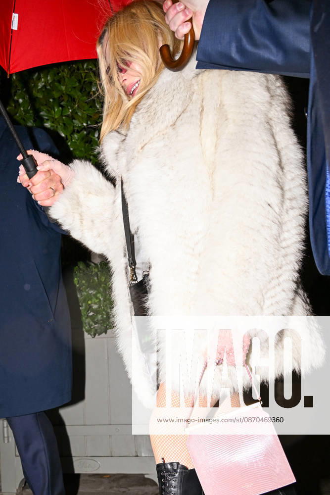 Exclusive: Madonna leaves a party at the Bus Palladium and returns to her hotel in Paris on October 23, 2026 Gédéon Taieb Bestimage Exclusive No web in Switzerland and Belgium Madonna leaves an evening at the Bus Palladium and returns to her hotel in Paris on October 23, 2026 Paris, France