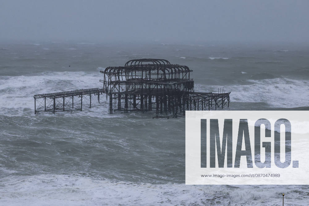 Brighton, UK. Rough seas on the coastline at Brighton in East Sussex as Storm Austen hits the UK. The first named storm of the season, Storm Austen is bringing severe gales and heavy rain with yellow and amber weather warnings for large parts of the country. Brighton UK - ZUMAl94_ 20261023_zaf_l94_004