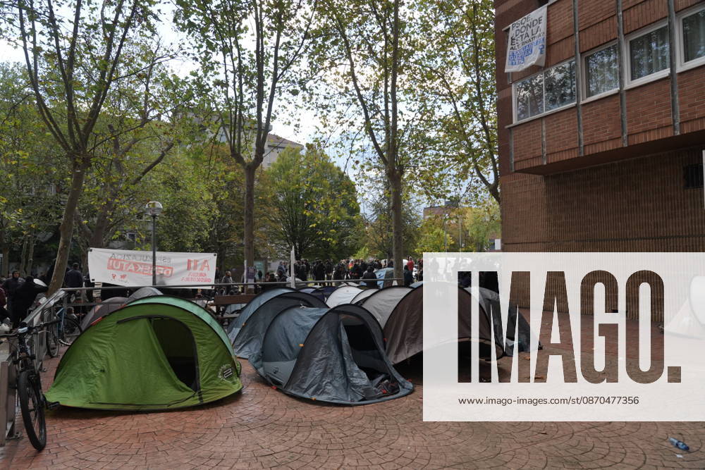 The Gasteiz Housing Union is calling for a rally to protest the eviction of a family with six minor children. Several tents set up during a rally to try to prevent an eviction, on October 23, 2026, in Vitoria-Gasteiz, Álava, Basque Country, Spain. The Gasteiz Housing Union has organized a rally to try to prevent the eviction of a family with six minor children; the reason for the eviction is the expiration of the rental agreement for the home after years of residence, amid the housing crisis and without the family having been provided with alternative housing by the authorities. OCTOBER 23, 2026 In Vitoria Gasteiz, Álava, Basque Country Vitoria Gasteiz, Álava, Basque Country Spain