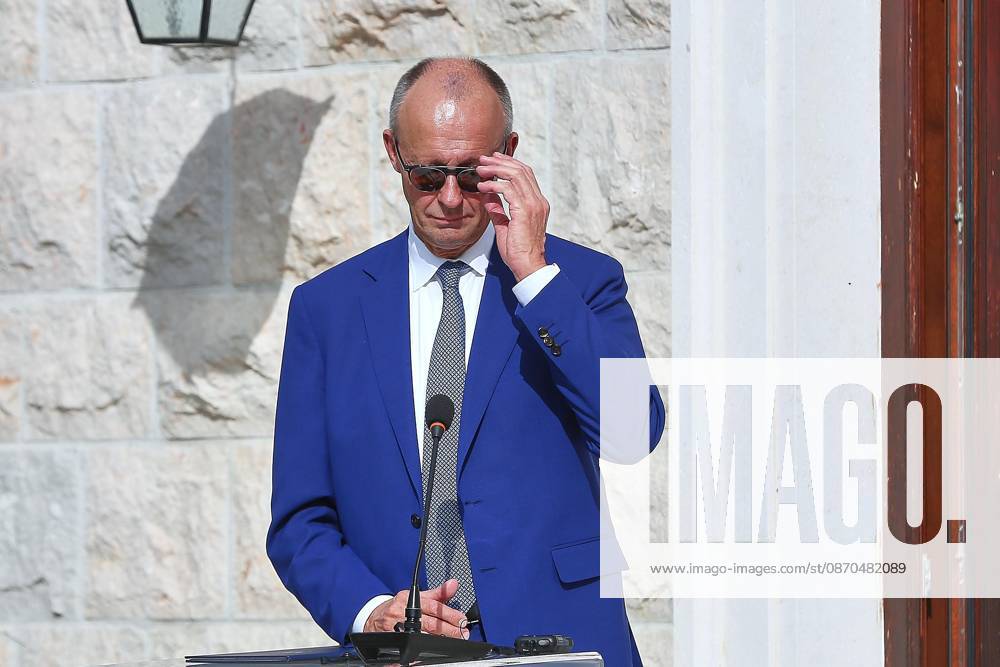 Sveti Stefan, Montenegro, 22.10.2026: Auslandsreise des Kanzlers zum Berlin Prozess -Gipfel: Pressekonferenz mit Bundeskanzler Friedrich Merz (CDU)