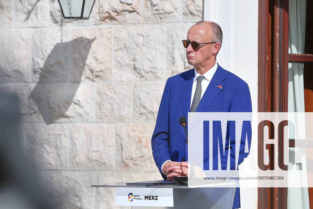 Sveti Stefan, Montenegro, 22.10.2026: Auslandsreise des Kanzlers zum Berlin Prozess -Gipfel: Pressekonferenz mit Bundeskanzler Friedrich Merz (CDU)