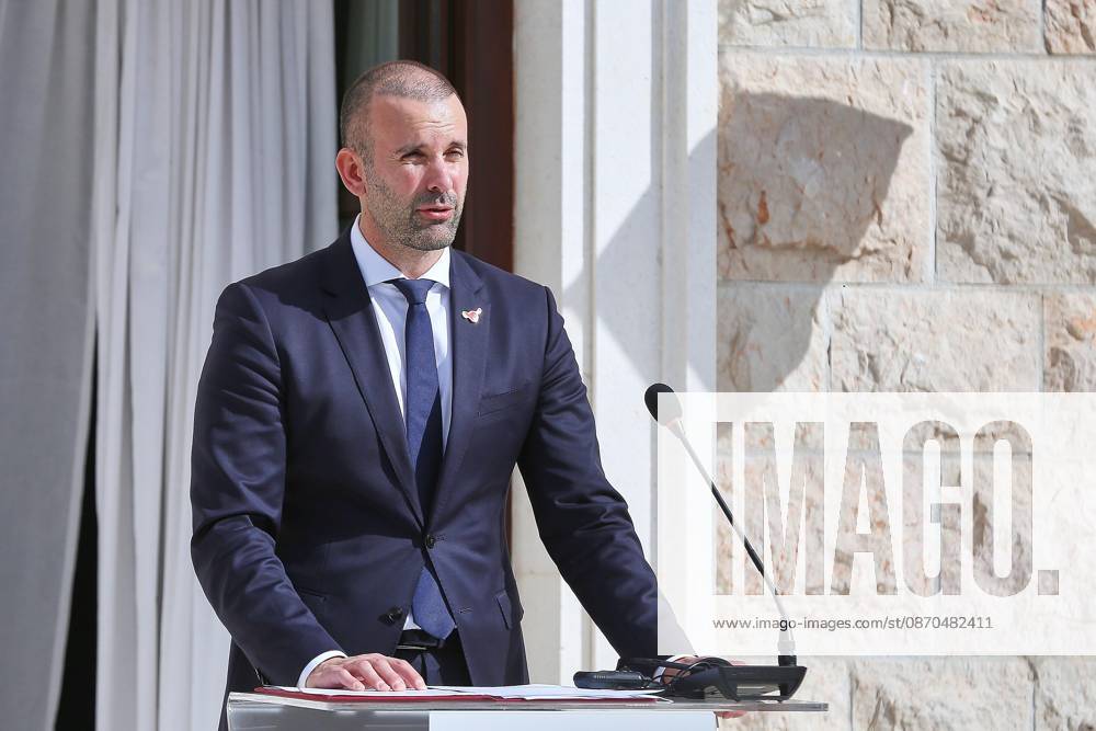 Sveti Stefan, Montenegro, 22.10.2026: Auslandsreise des Kanzlers zum Berlin Prozess -Gipfel: Pressekonferenz mit dem Premierminister von Montenegro Milojko Spajic