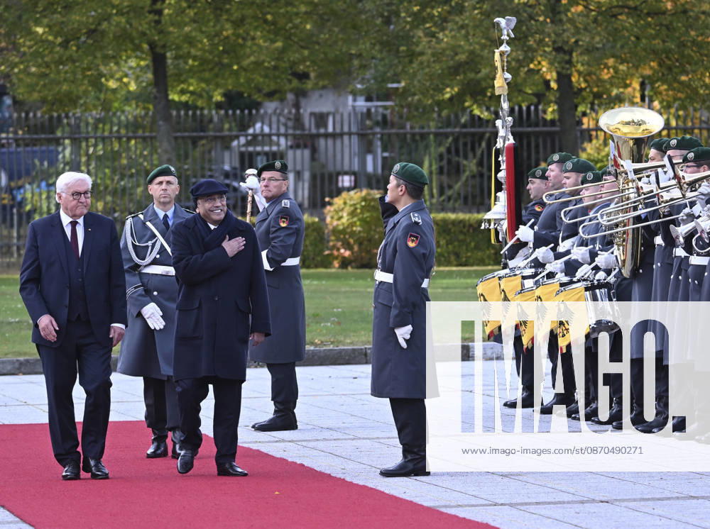 Pakistani President Asif Ali Zardari in Berlin BERLIN, GERMANY - OCTOBER 23: German President Frank-Walter Steinmeier welcomes Pakistani President Asif Ali Zardari during a military ceremony at the German Ministry of Defense in Berlin, Germany, on October 23, 2026. Halil Sagirkaya Anadolu Berlin Germany. Editorial use only. Please get in touch for any other usage.