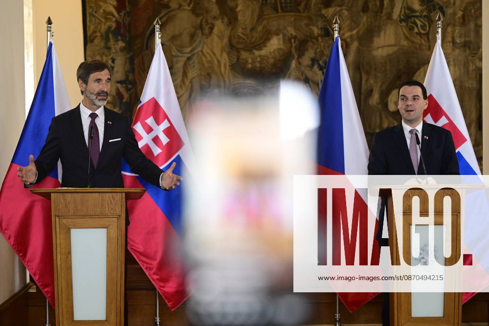 The press conference after meeting of Czech Foreign Affair Minister Petr Macinka, right, his Slovak counterpart Juraj Blanar, left, on preparations for joint session of the two governments and further development of Czech-Slovak relations, in Prague, Czech Republic, on October 23, 2026. (CTKxPhoto RomanxVondrous) CTKPhotoP2026102304309 CTKPhotoP2026102304309