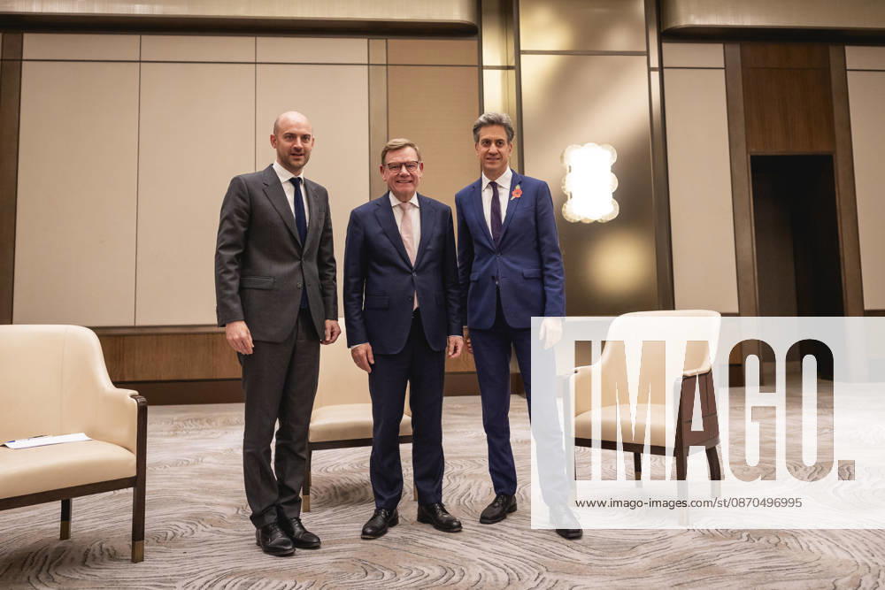 (L-R) Jean-Noel Barrot, Aussenminister von Frankreich, Johann Wadephul (CDU), Bundesaussenminister, und Ed Miliband, Aussenminister von Grossbritannien, aufgenommen im Rahmen eines Treffens in Istanbul, 23.10.2026. Fotografiert im Auftrag des Auswaertigen Amtes Istanbul Tuerkei