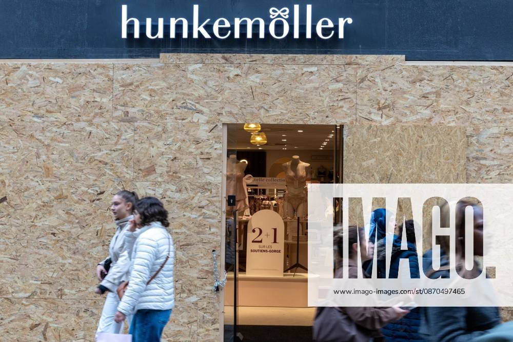 Storefronts boarded up with wooden panels at Rue Neuve Nieuwstraat, in Brussels, on Friday 23 October 2026. Stores are preparing for another protest scheduled for Saturday. NICOLASxMAETERLINCK 190739850
